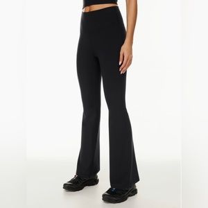 Aritzia TnaBUTTER Atmosphere Flare Hi-Rise Legging | Size M
